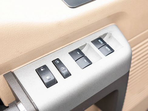 Used 2013 Ford F350 Lariat w/ Chrome Pkg image 37