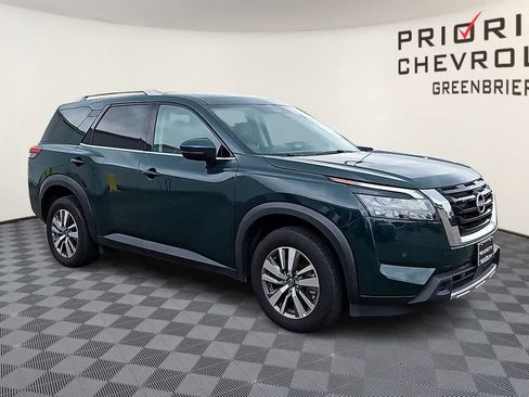 Used 2025 Nissan Pathfinder SL AWD/4WD image 2