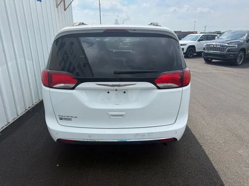 Used 2020 Chrysler Pacifica Touring-L Plus w/ Tire & Wheel Group FWD image 7