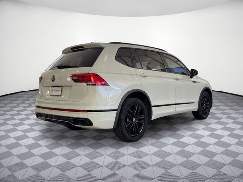 Used 2022 Volkswagen Tiguan SE R-Line FWD image 9