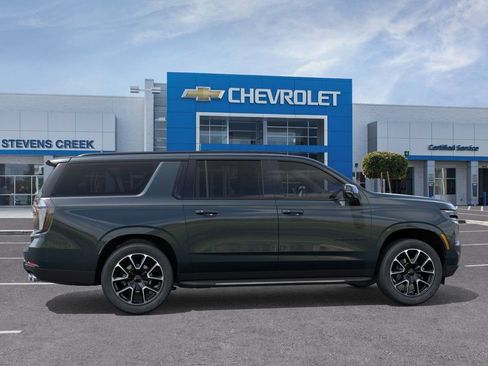 New 2026 Chevrolet Suburban RST w/ Comfort Package AWD/4WD image 3