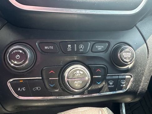 Used 2022 Jeep Cherokee Latitude Lux FWD image 10