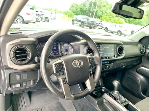Used 2021 Toyota Tacoma SR5 w/ Technology Package AWD/4WD image 15