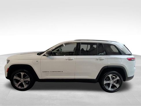 Used 2023 Jeep Grand Cherokee 4WD 4xe image 2