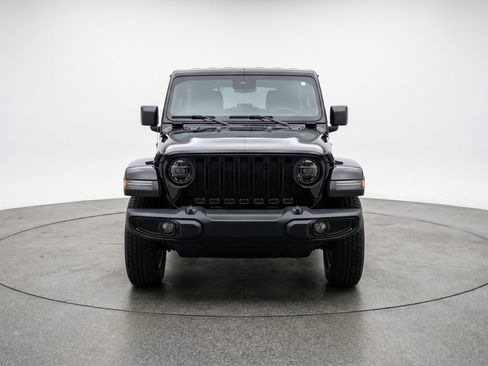 Used 2025 Jeep Wrangler Sahara image 2