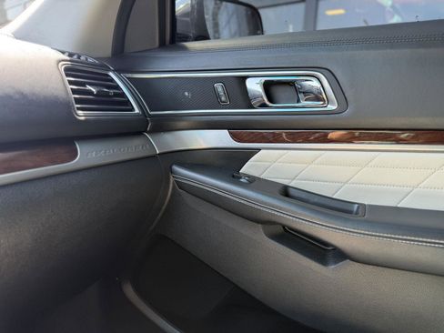 Used 2016 Ford Explorer Platinum image 11