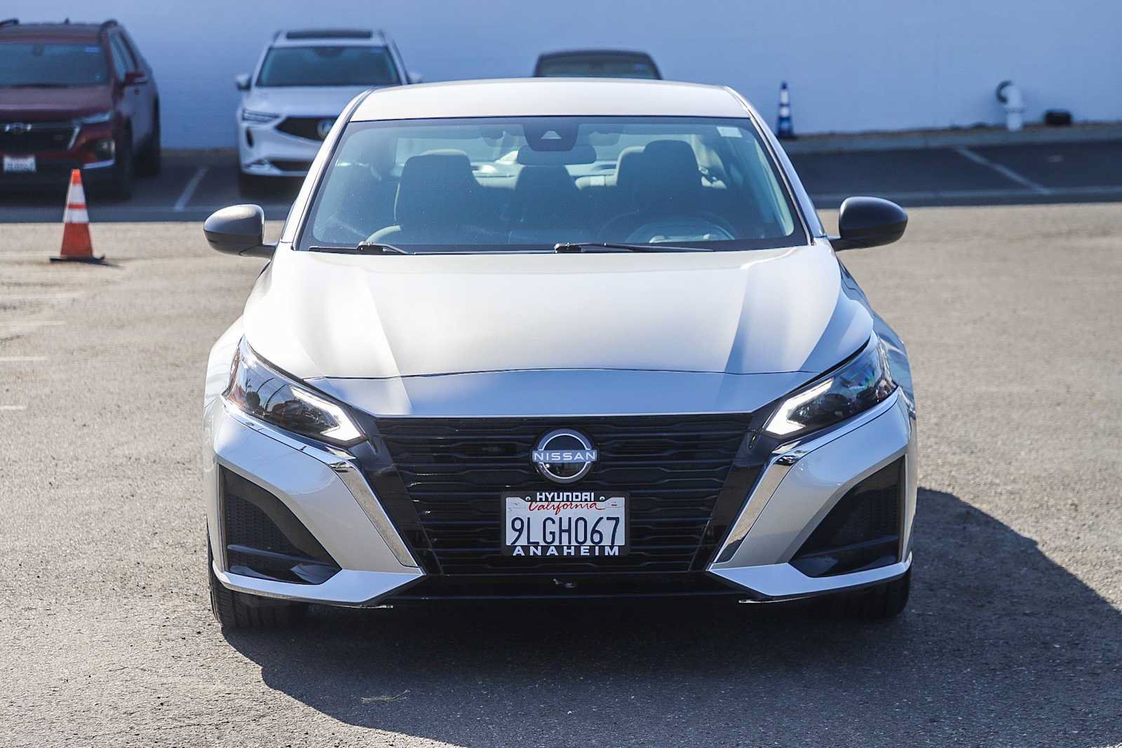 Used 2024 Nissan Altima 2.5 SV FWD image 2