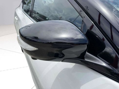 Used 2023 Nissan Maxima SR w/ Sport Mat Group FWD image 9