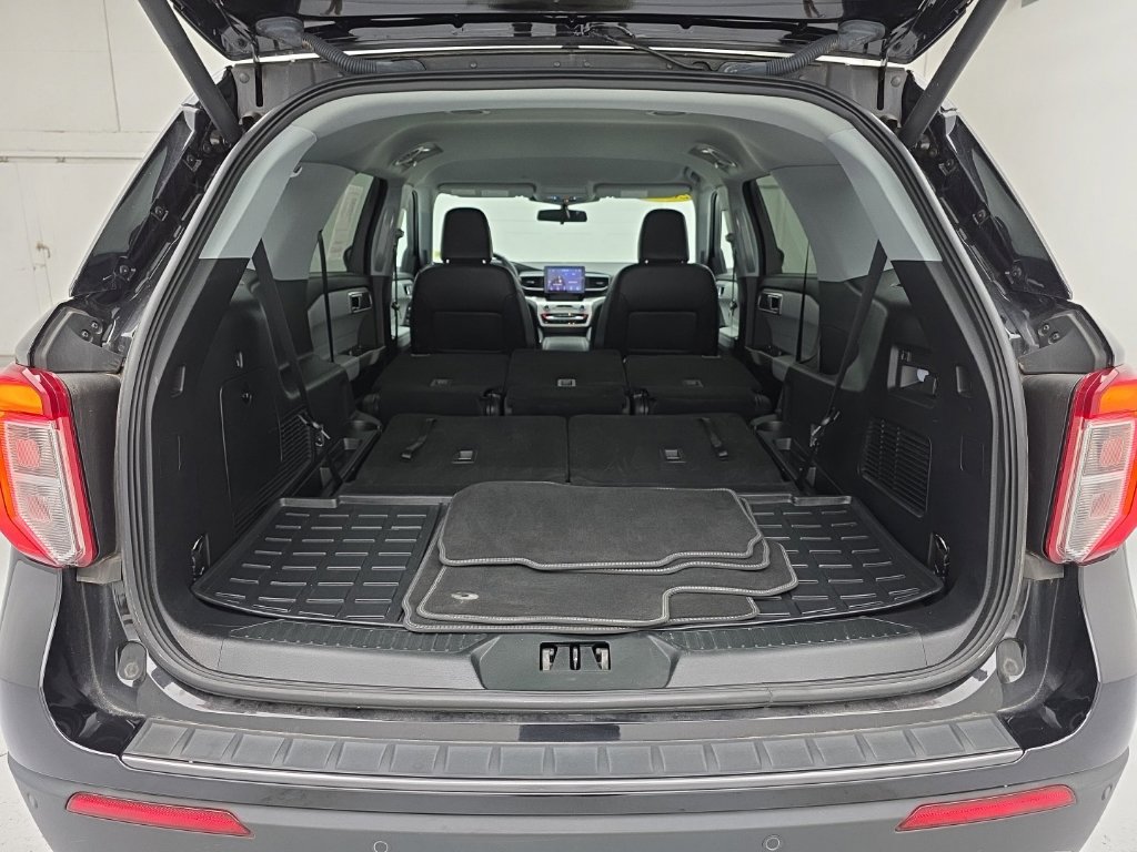 Used 2022 Ford Explorer XLT w/ Equipment Group 202A AWD/4WD image 51