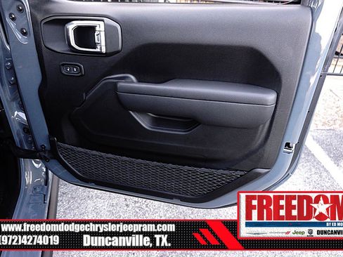 Certified 2025 Jeep Gladiator Rubicon w/ Convenience Group AWD/4WD image 24