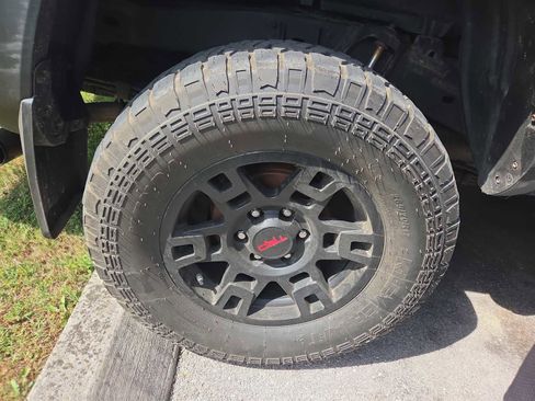 Used 2019 Toyota Tacoma TRD Off-Road AWD/4WD image 4
