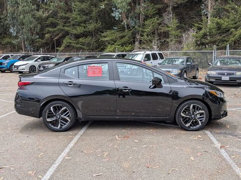 Used 2024 Nissan Versa SR FWD image 4