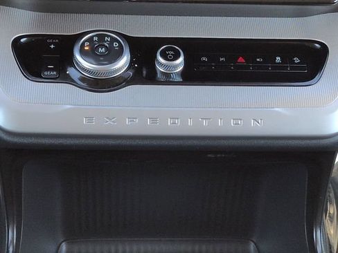 Used 2025 Ford Expedition Max Active AWD/4WD image 19