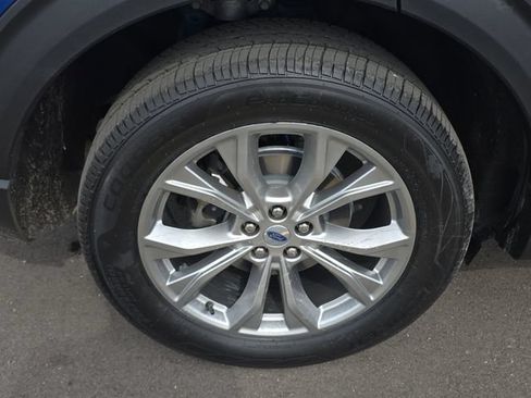 Certified 2023 Ford Explorer XLT w/ Equipment Group 202A AWD/4WD image 5
