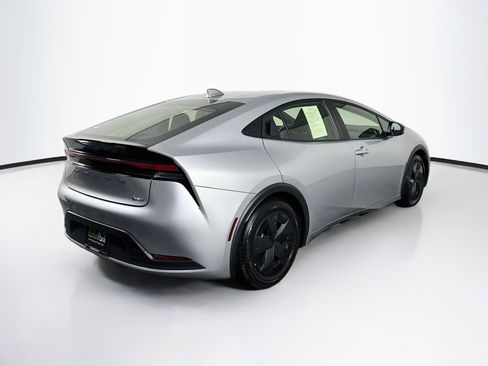 Used 2025 Toyota Prius LE FWD image 9