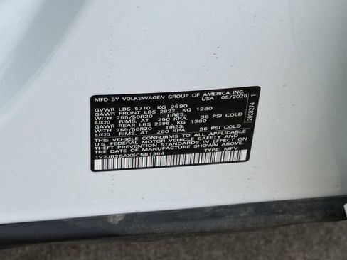 Used 2025 Volkswagen Atlas SE FWD image 30