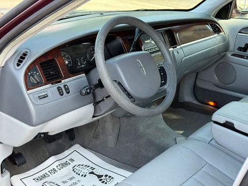 Used 2007 Lincoln Town Car Signature image 17