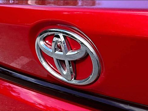 Used 2021 Toyota Corolla LE image 30