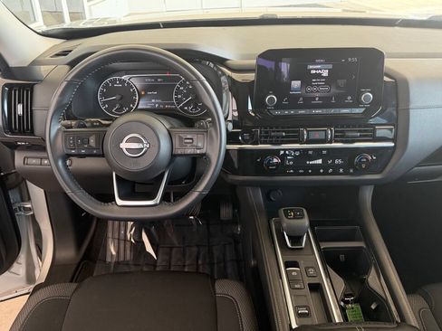 Used 2025 Nissan Pathfinder SV FWD image 23