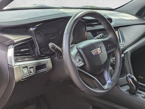 Used 2023 Cadillac XT6 Luxury FWD image 3