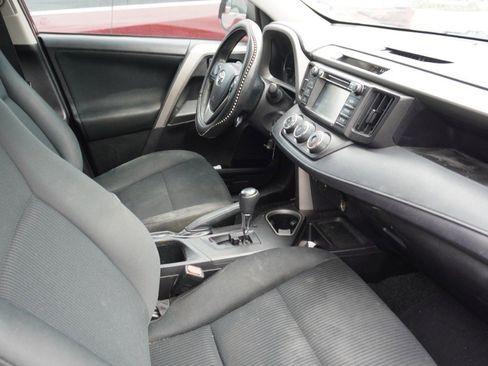 Used 2018 Toyota RAV4 LE FWD image 8