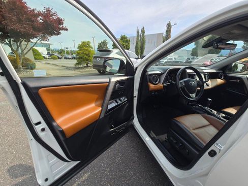 Used 2016 Toyota RAV4 Limited image 22