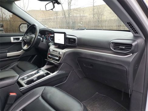 Used 2021 Ford Explorer XLT w/ Equipment Group 202A image 28