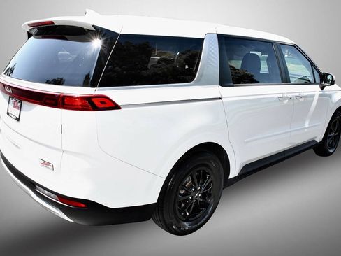 Used 2024 Kia Carnival LX FWD image 7