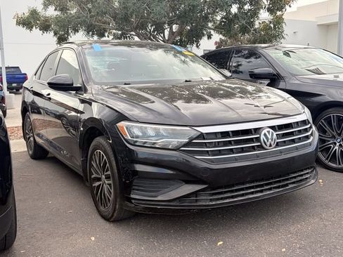 Used 2020 Volkswagen Jetta SE w/ SE Cold Weather Package FWD image 3