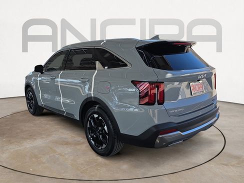 Certified 2025 Kia Sorento S w/ Panoramic Sunroof Package image 6