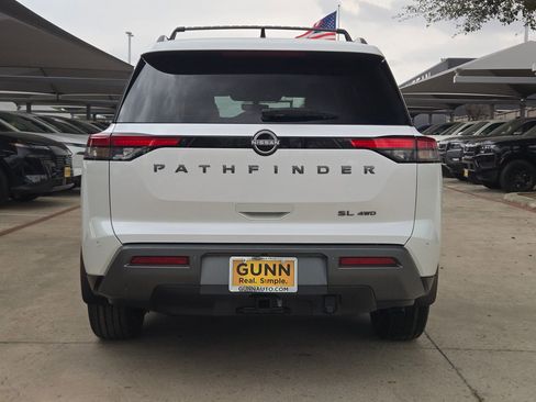 New 2026 Nissan Pathfinder SL image 4