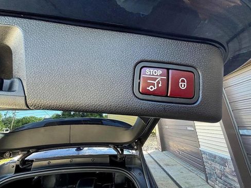 Used 2015 Mercedes-Benz ML 63 AMG 4MATIC image 23