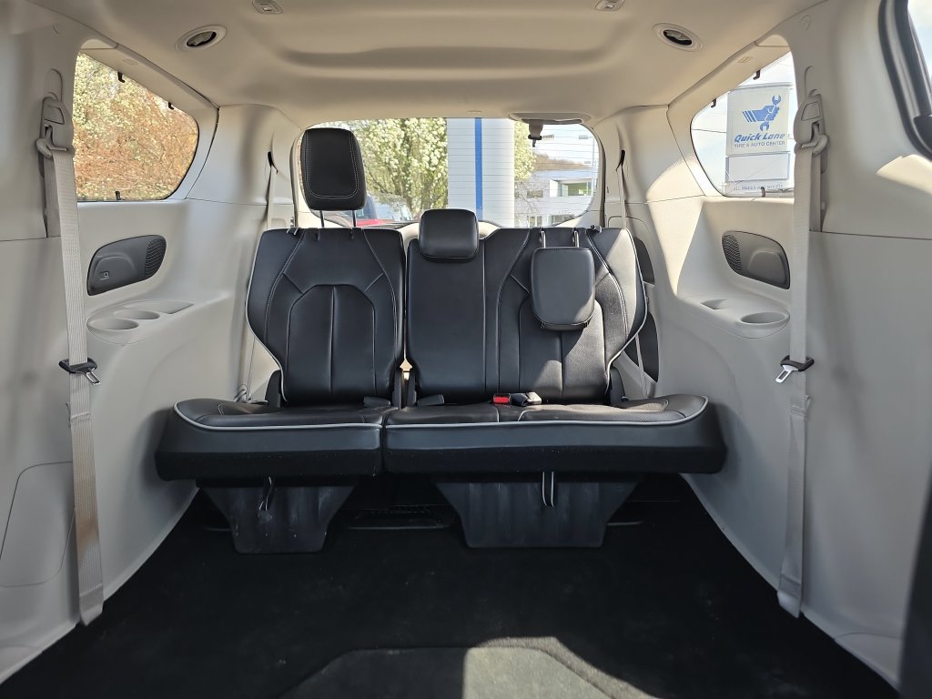 Certified 2024 Chrysler Pacifica Limited FWD image 39