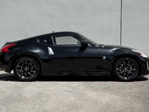 Used 2015 Nissan 370Z Touring RWD image 7