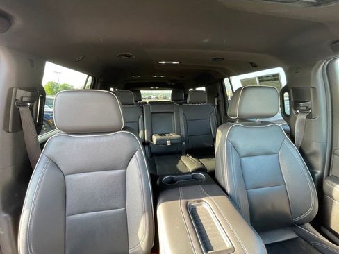 Used 2023 GMC Yukon XL SLT AWD/4WD image 27