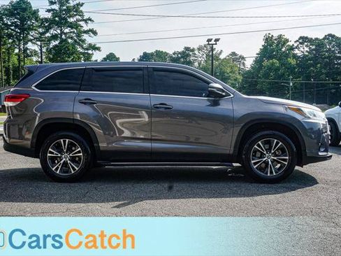 Used 2019 Toyota Highlander LE FWD image 9