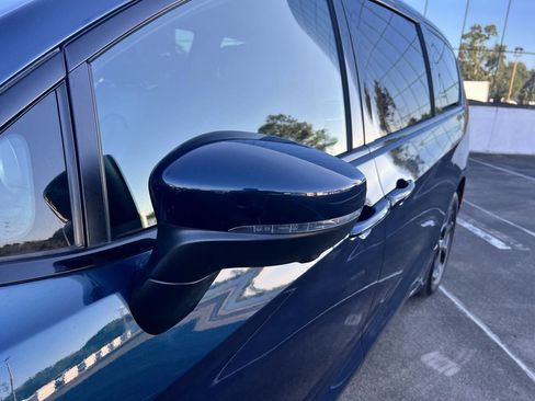 Used 2023 Chrysler Pacifica Touring-L w/ S Appearance Package image 11