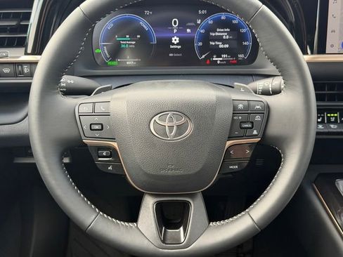 Certified 2025 Toyota Crown Signia AWD/4WD image 26