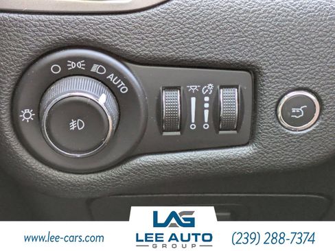 Used 2019 Jeep Cherokee Limited image 21