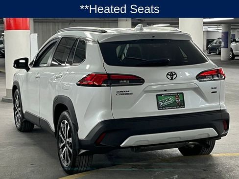 Used 2024 Toyota Corolla Cross XLE image 5