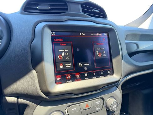 Used 2023 Jeep Renegade Latitude w/ Sun/Sound Group AWD/4WD image 32