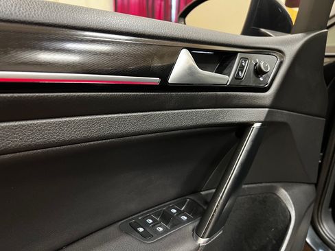 Used 2015 Volkswagen GTI Autobahn w/ Lighting Package (SEL) FWD image 28