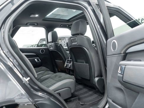 Used 2023 Land Rover Discovery S R-Dynamic image 12