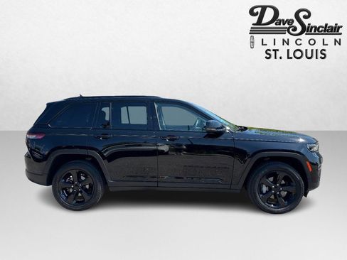 Used 2023 Jeep Grand Cherokee Limited w/ Black Appearance Package AWD/4WD image 2
