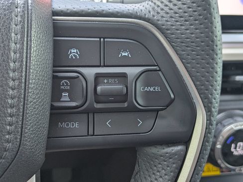 Used 2025 Toyota Tacoma TRD Off-Road w/ TRD Off Road Premium Package AWD/4WD image 17