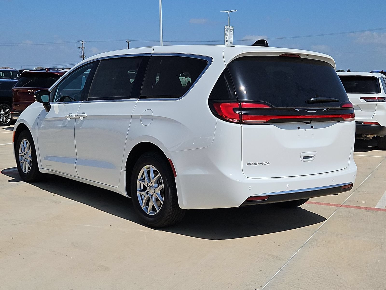 New 2027 Chrysler Pacifica Select FWD image 5