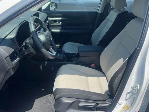 Used 2023 Honda CR-V LX image 9