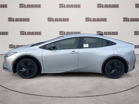 New 2026 Toyota Prius LE image 2