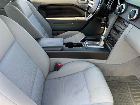 Used 2008 Ford Mustang Convertible RWD image 19