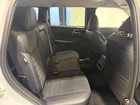 Used 2024 Mitsubishi Outlander SE image 26